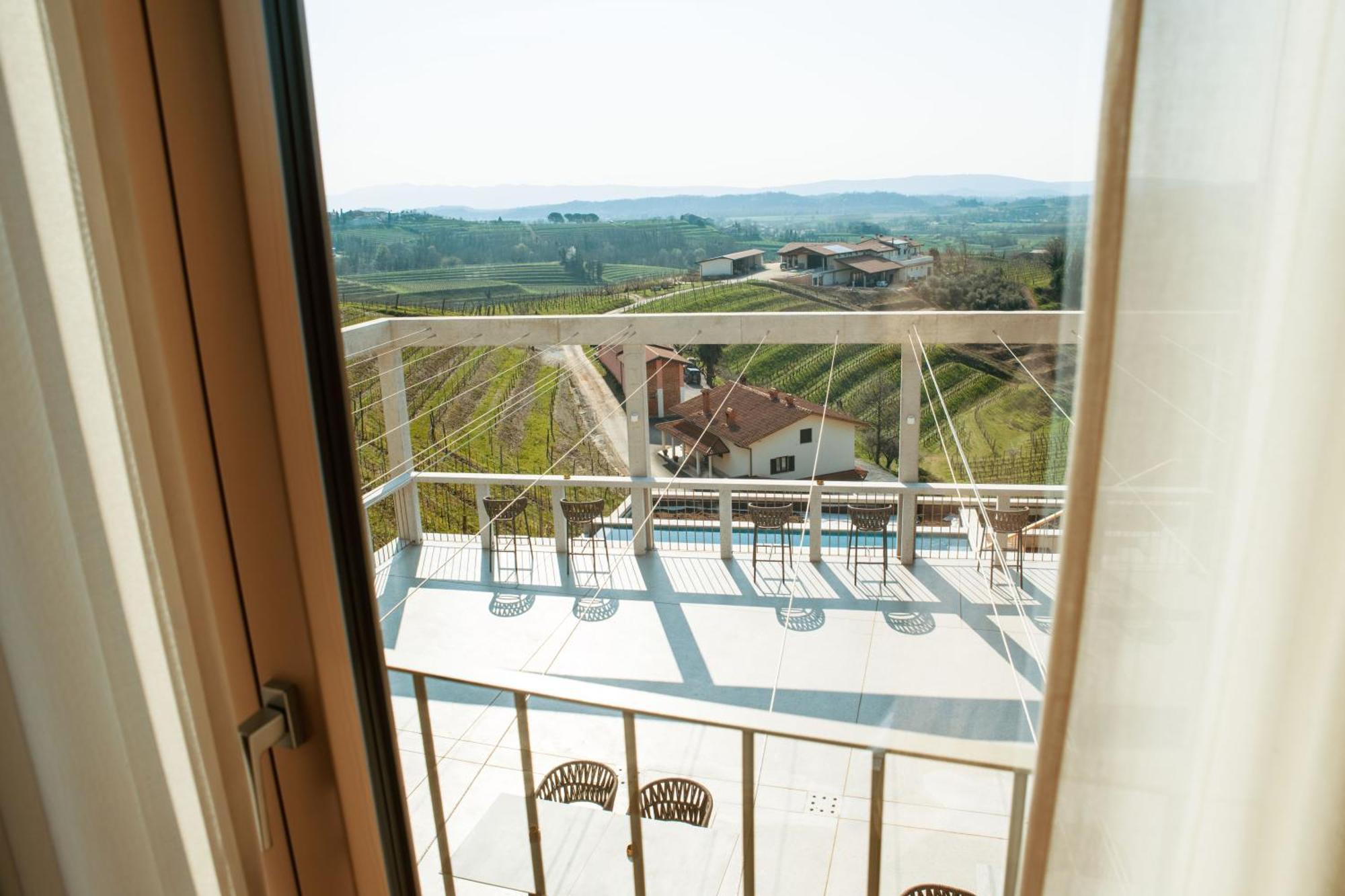 Bed and Breakfast Posestvo Scurek Wine Dobrovo Esterno foto
